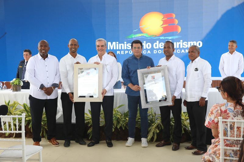 Presidente Abinader inaugura nuevo malecón de Caleta en La Romana