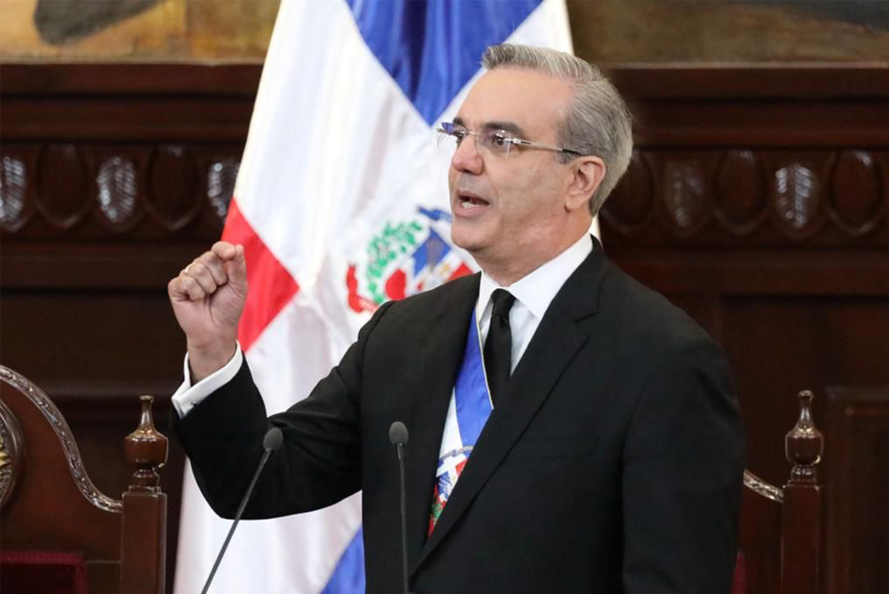 Presidente Abinader prohíbe entrada al país de nueve ciudadanos haitianos