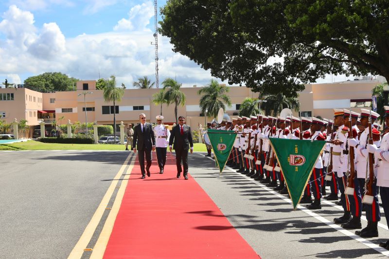 Presidente Abinader recibe su homólogo de Surinam, Chandrikapersad Santokhi en visita oficial