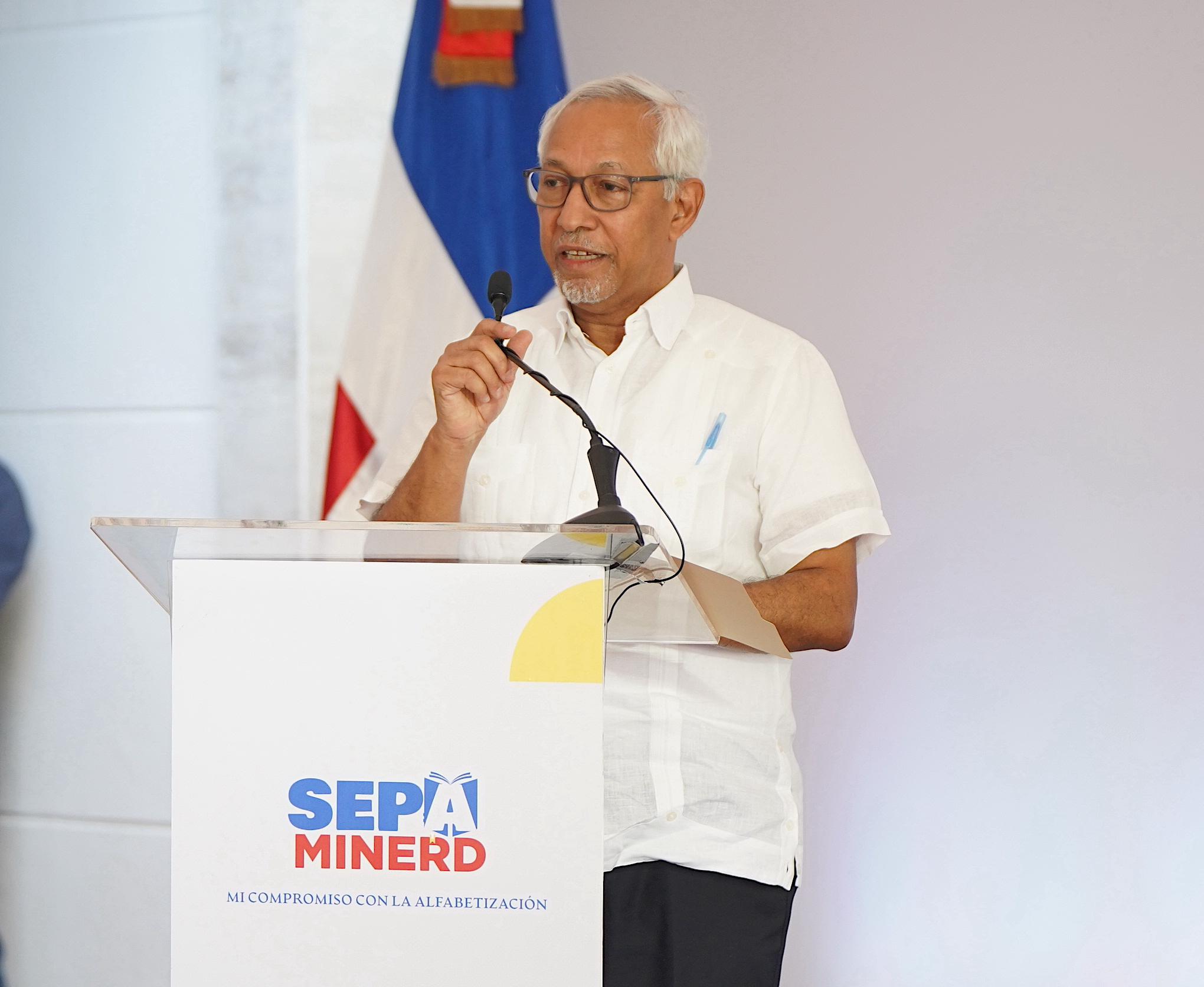 Educación presenta el Servicio Permanente de Alfabetización que impactará a más de 32 mil jóvenes y adultos este año