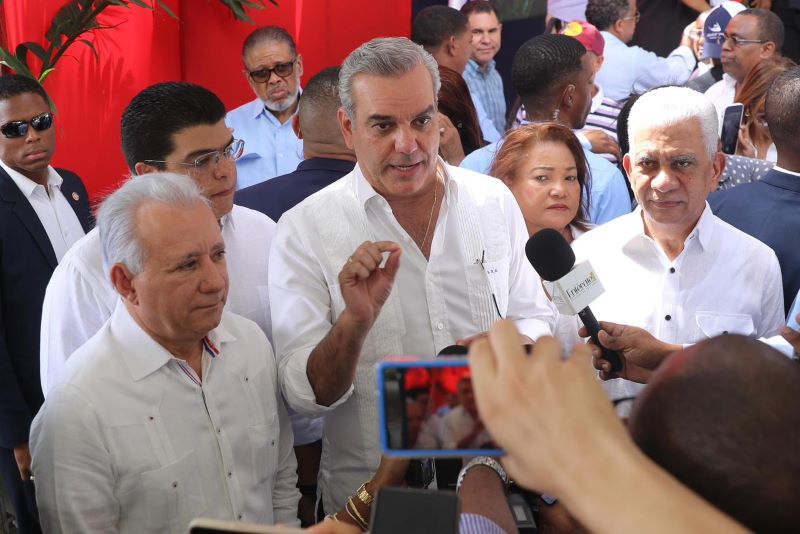 Abinader a oposición: «Denuncias son muestras de desesperación porque están derrotados»