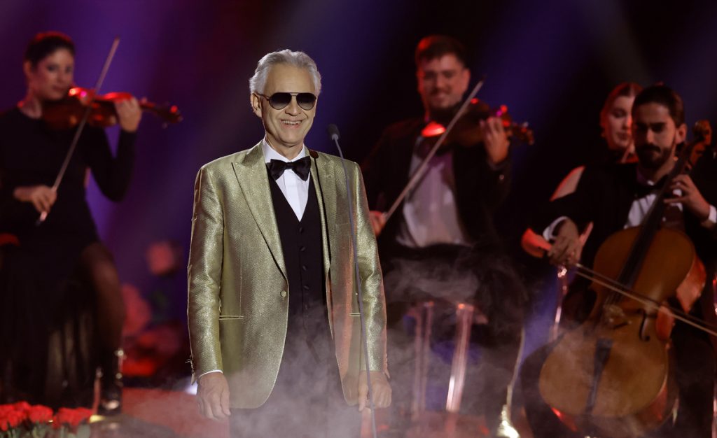 Andrea Bocelli Deslumbra en el Estadio Olímpico con la Filarmónica de Santo Domingo