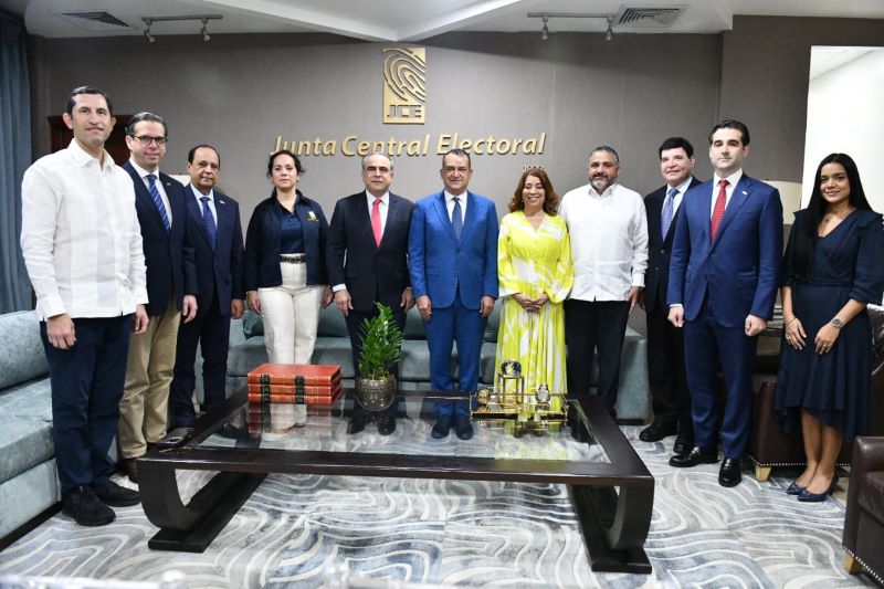 Pleno recibe visita del CONEP; expresa confianza en trabajo JCE
