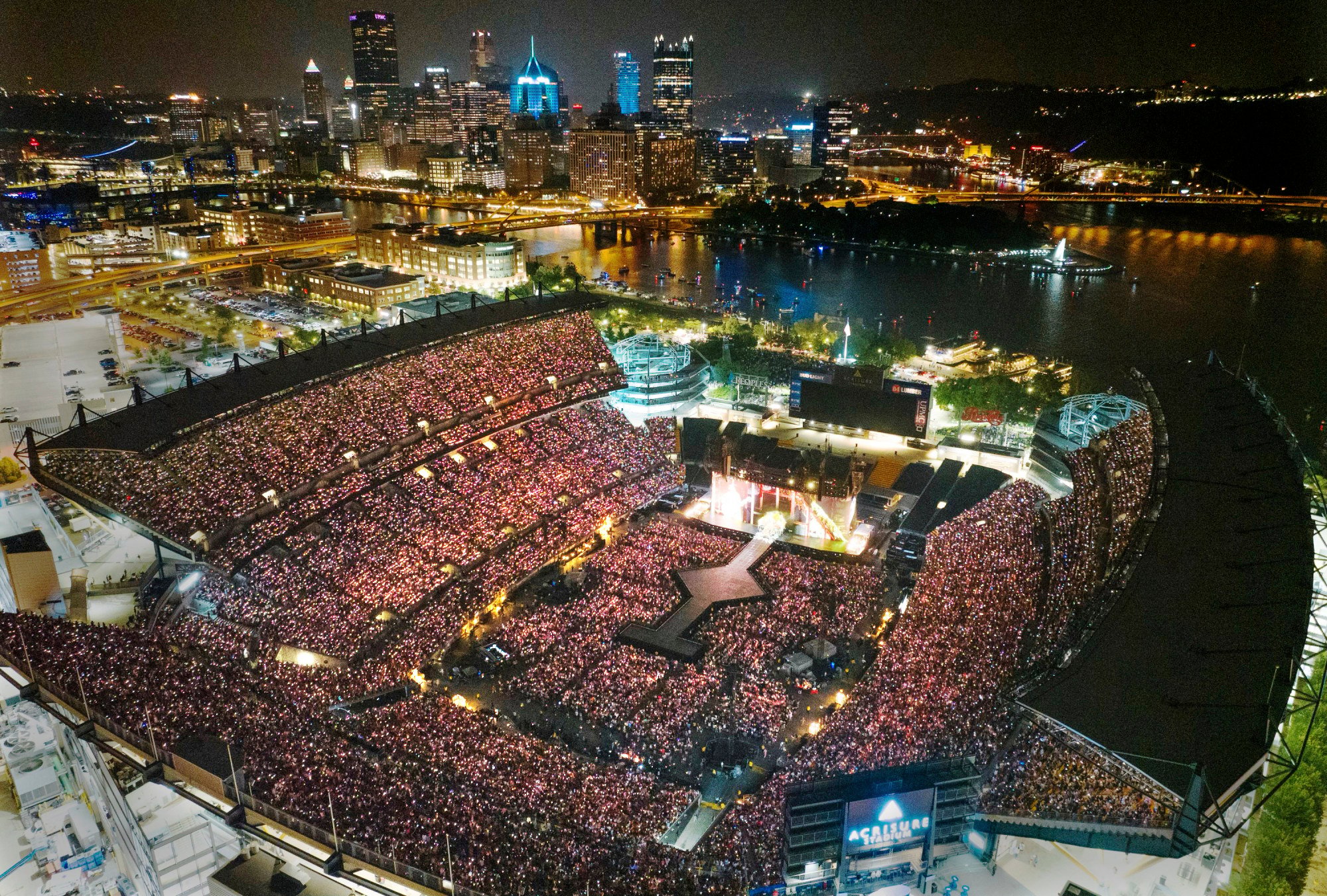 Taylor Swift deslumbra ante 60,000 fans en su histórico concierto debut en Singapur