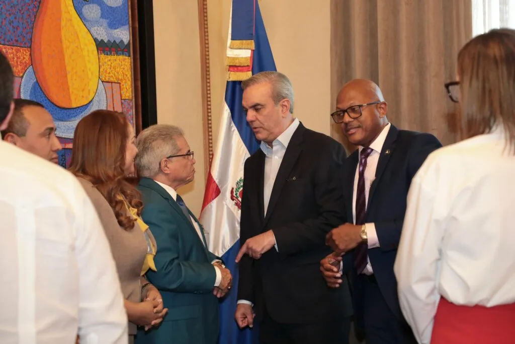 Presidente del Colegio Médico Dominicano se reúne con el Presidente Abinader para abordar demandas y reivindicaciones médicas