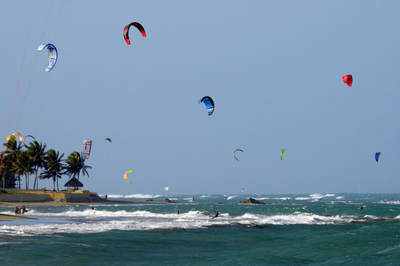 Oleaje en Puerto Plata durante Jueves Santo alerta a turistas con bandera roja