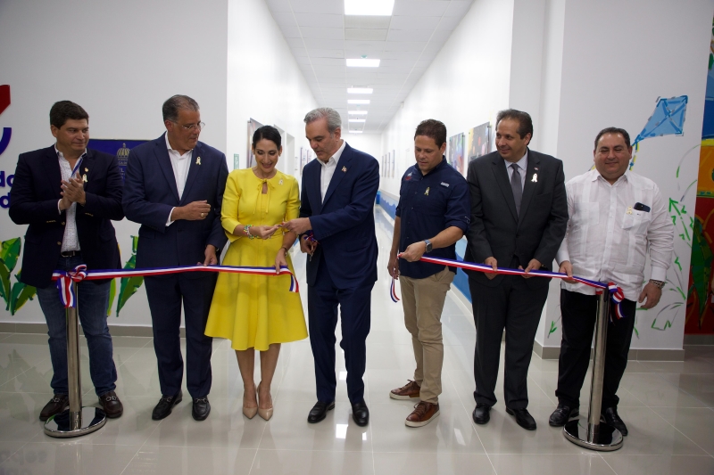 Presidente Abinader y primera dama entregan moderno pabellón oncopediátrico para la atención infantojuvenil