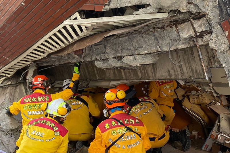 Fuerte terremoto en Taiwán deja al menos nueve muertos y cientos de heridos