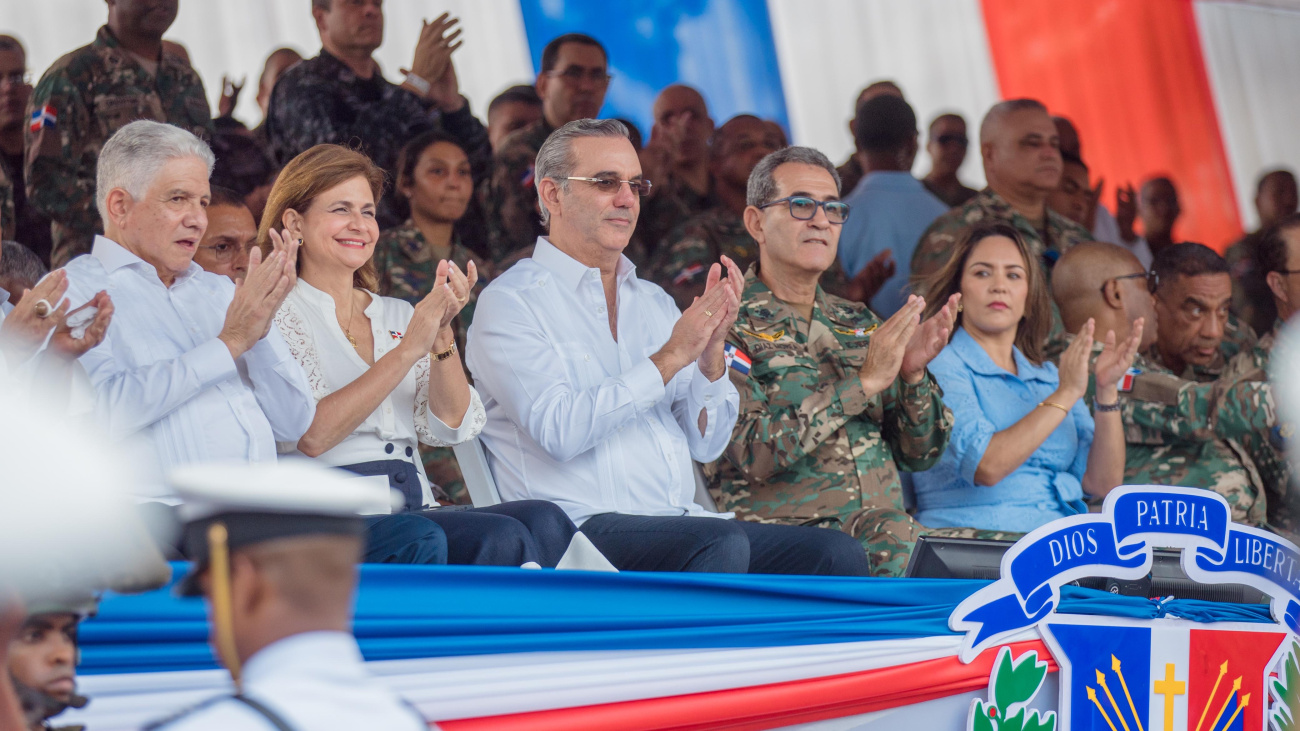 Presidente Abinader encabeza desfile por el 180 aniversario de la batalla del 30 de Marzo en RD