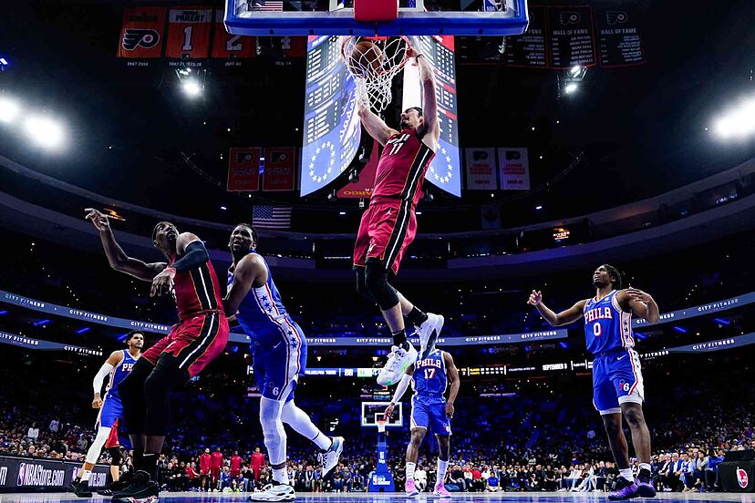 Jaime Jáquez Jr. Destaca con 15 Puntos en Derrota de Miami Heat ante Sixers