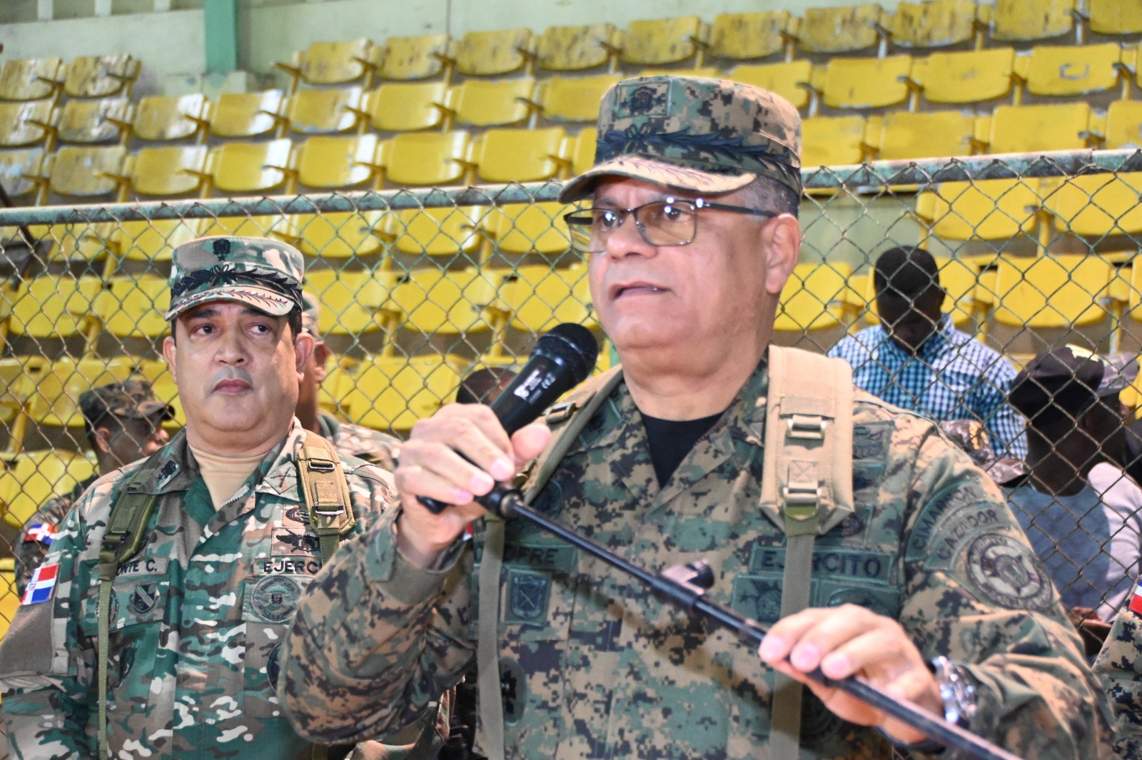 Autoridades militares y policiales inician operativo de patrullajes en el Gran Santo Domingo 