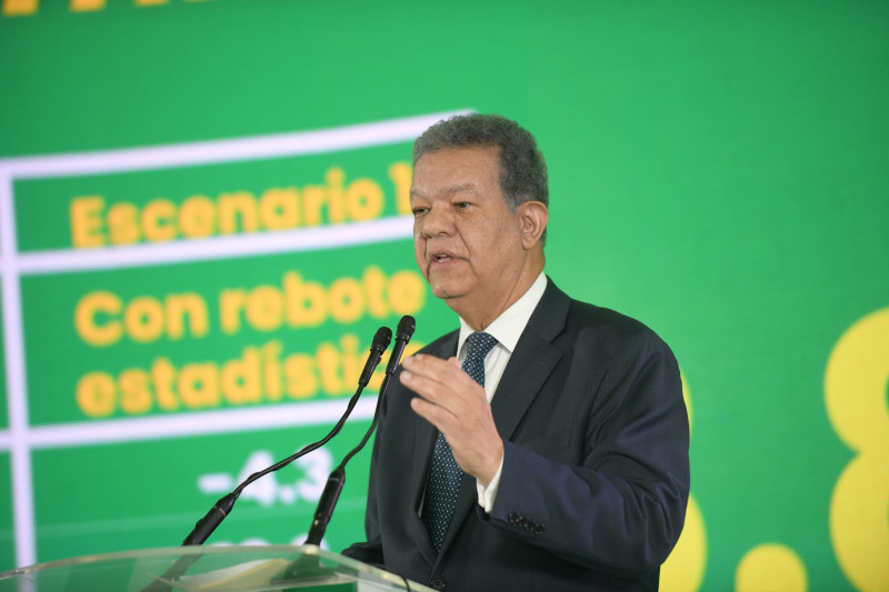 Leonel Fernández pide a JCE evitar la instalación de carpas ilegales
