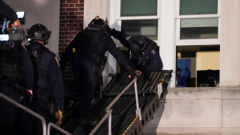 Policía de NY desaloja a manifestantes de la Universidad de Columbia tras ocupación en protesta por Gaza