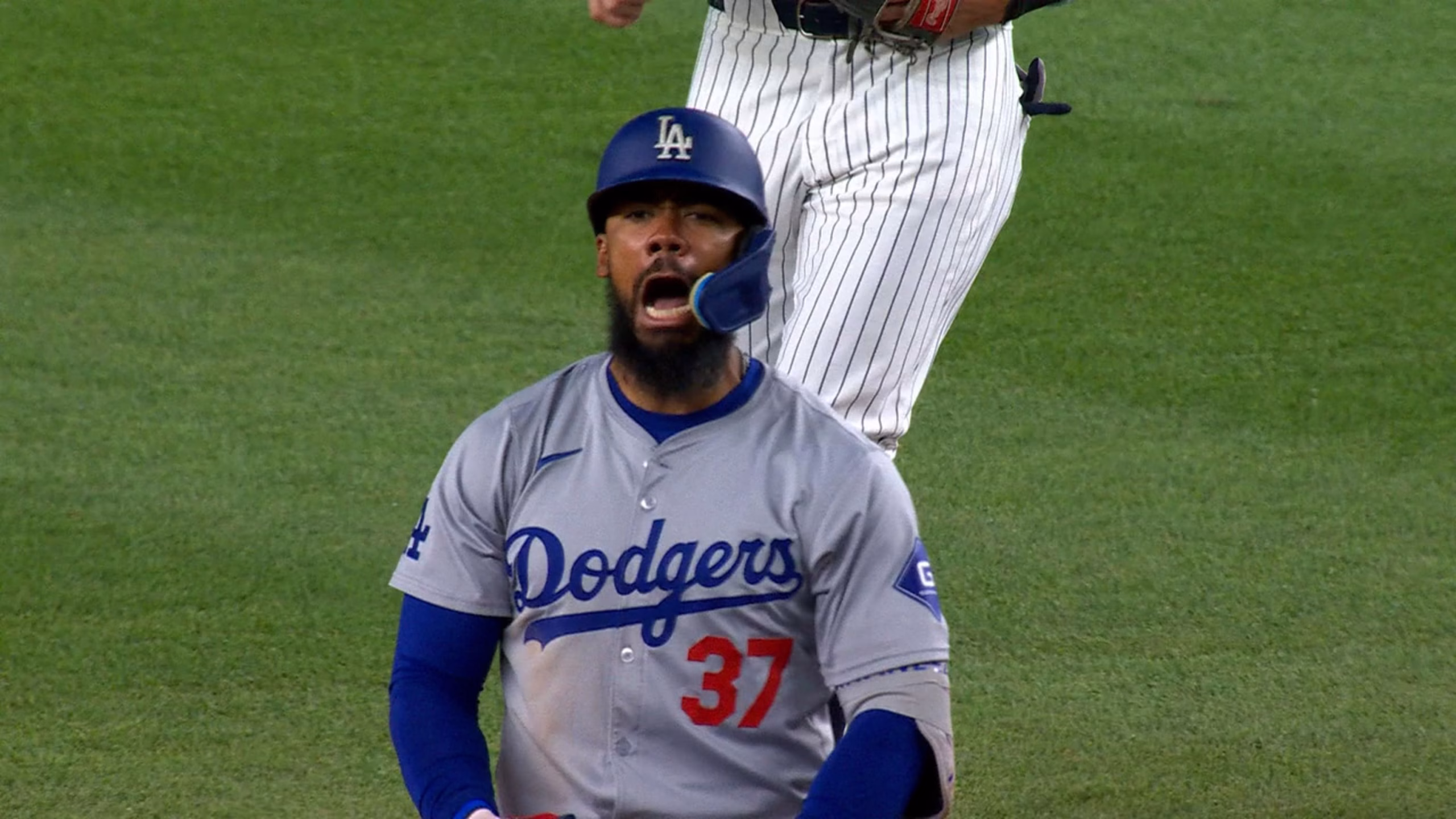 Los Dodgers Superan a los Yankees en un Intenso Duelo de 11 Entradas