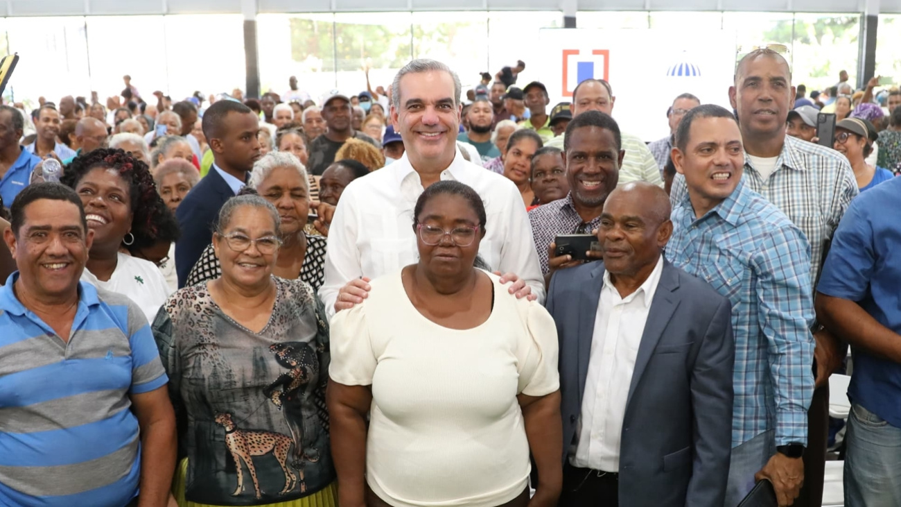 Abinader Inicia Proyecto de Titulación para 8,000 Familias en Domingo Savio