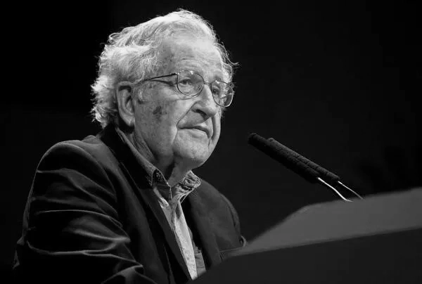 Falleció Noam Chomsky, renombrado intelectual y crítico político, a los 95 años