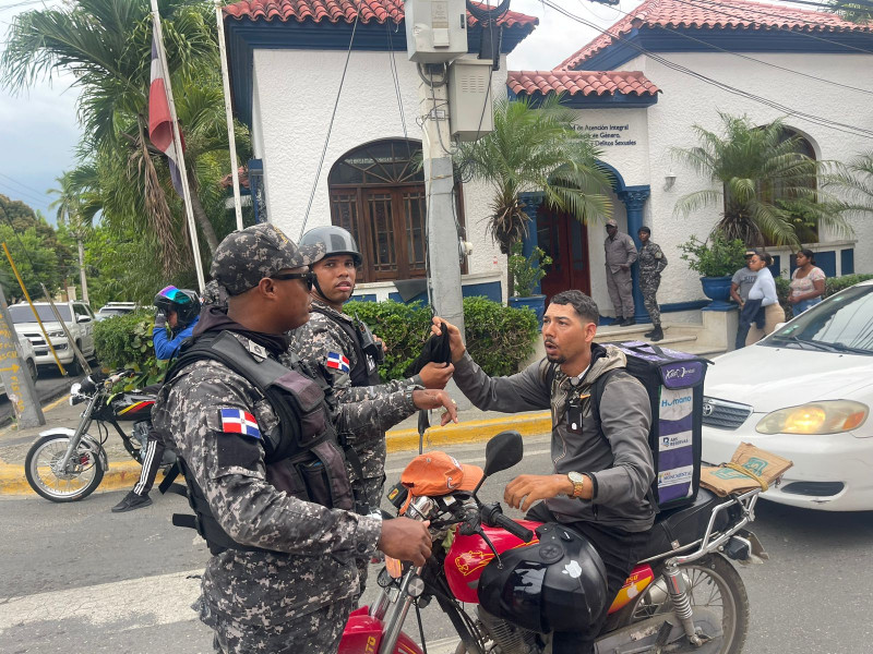 Policía Nacional en Santiago prohíbe uso de pasamontañas en operativos para combatir atracos