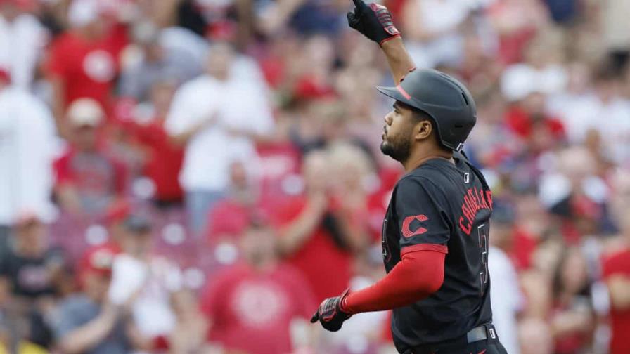 Jeimer Candelario lidera con dos jonrones en la victoria de los Rojos sobre los Medias Rojas