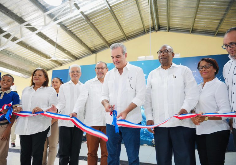 Abinader inaugura Liceo Experimental de la UASD en Guerra