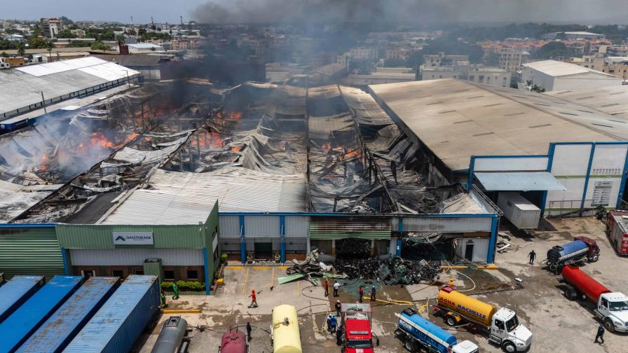 Incendio en empresa de zona franca en la Autopista Duarte está bajo control