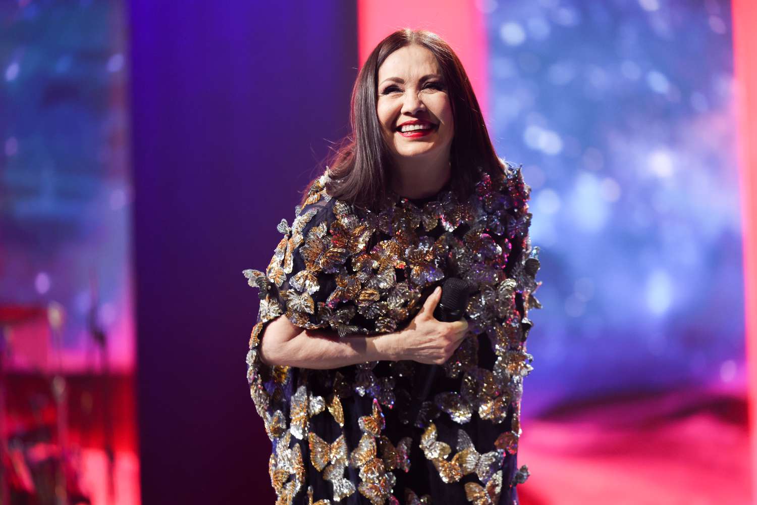 Ana Gabriel se Casa en Secreto con Fan Peruana: Revelaciones Impactantes sobre su Vida Sentimental