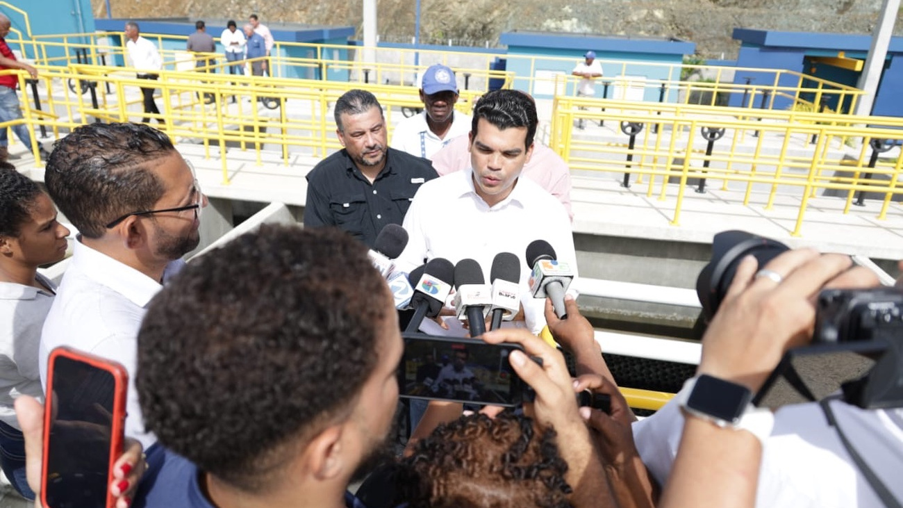 Wellington Arnaud inaugura nueva planta de agua en Los Botados beneficiando a más de 30,000 habitantes