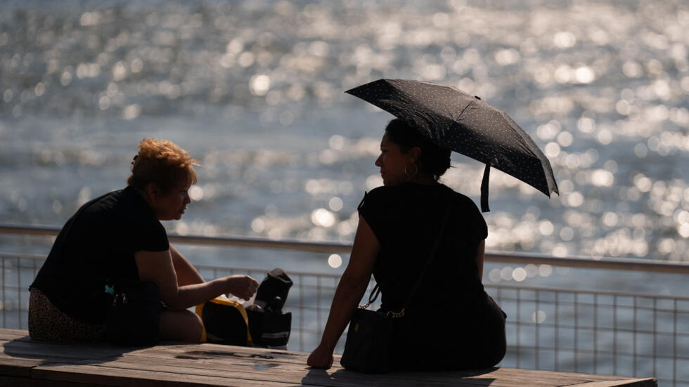 Alcalde Adams Emite Medidas Urgentes para Enfrentar la Ola de Calor Extrema en Nueva York
