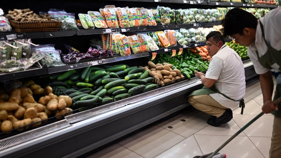Bukele Suspende Aranceles a Alimentos Básicos para Combatir Aumento de Precios en El Salvador