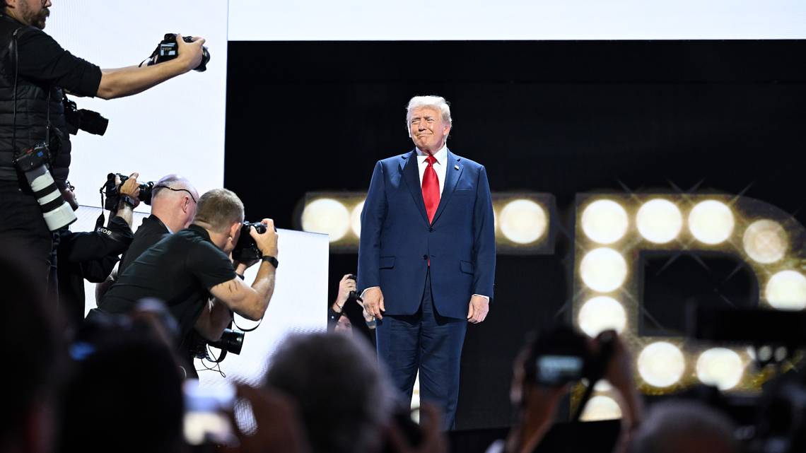Trump acusa a Venezuela y El Salvador de enviar criminales a EE. UU. en discurso contra la migración
