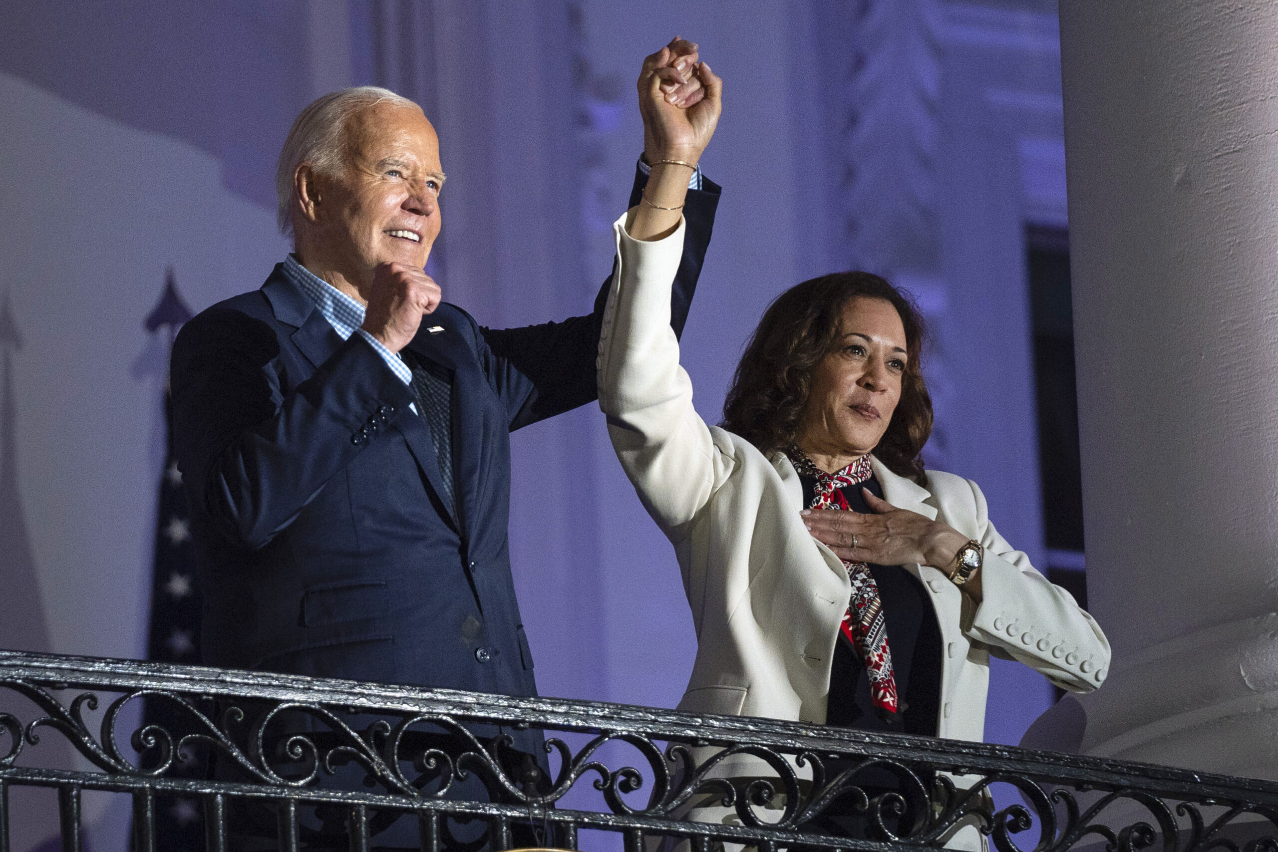 Kamala Harris se perfila como candidata presidencial tras retiro de Biden