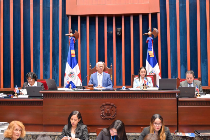 El Senado aprueba ley de protección laboral para periodistas en República Dominicana