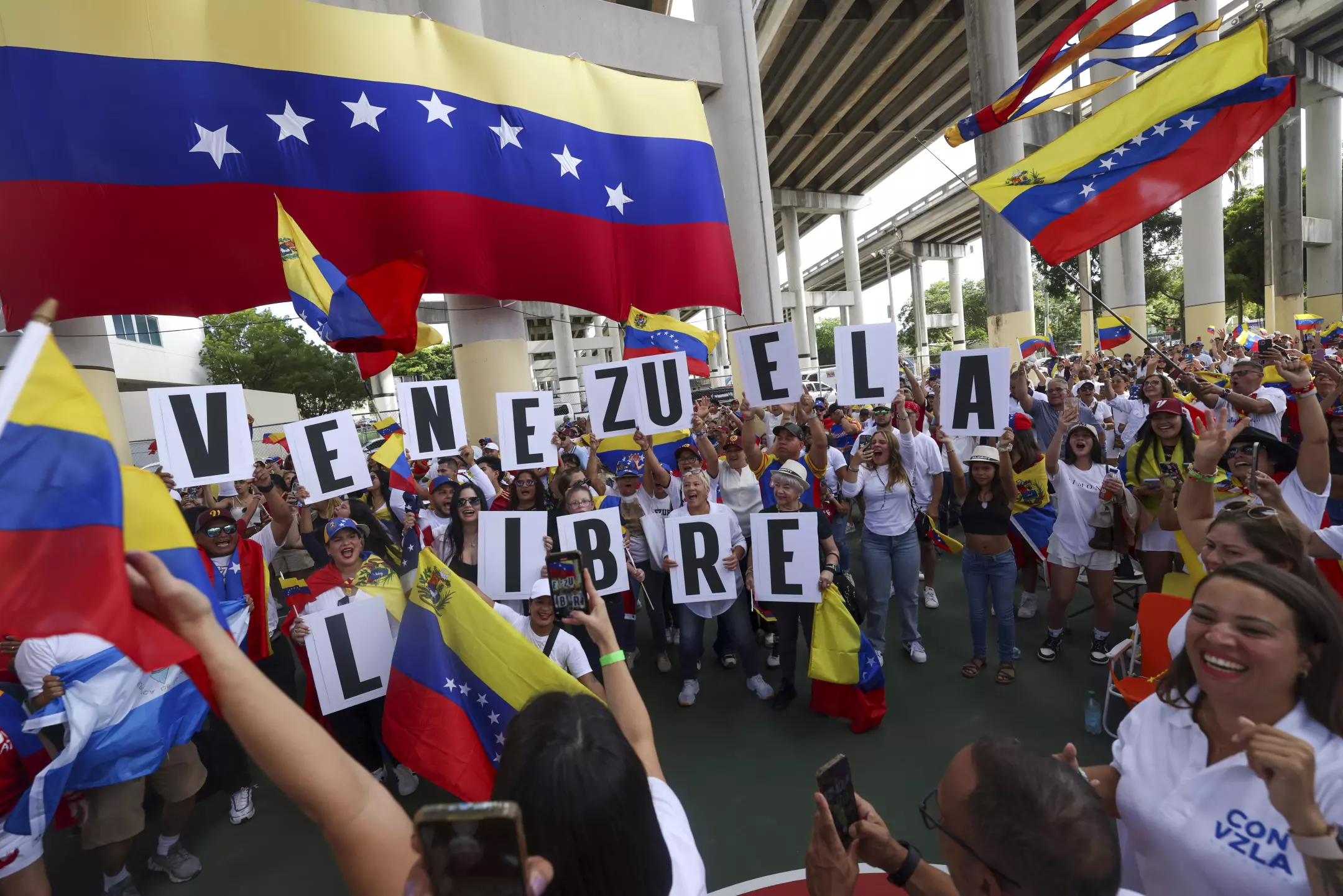 División en la izquierda latinoamericana tras elecciones en Venezuela: apoyo, dudas y silencio