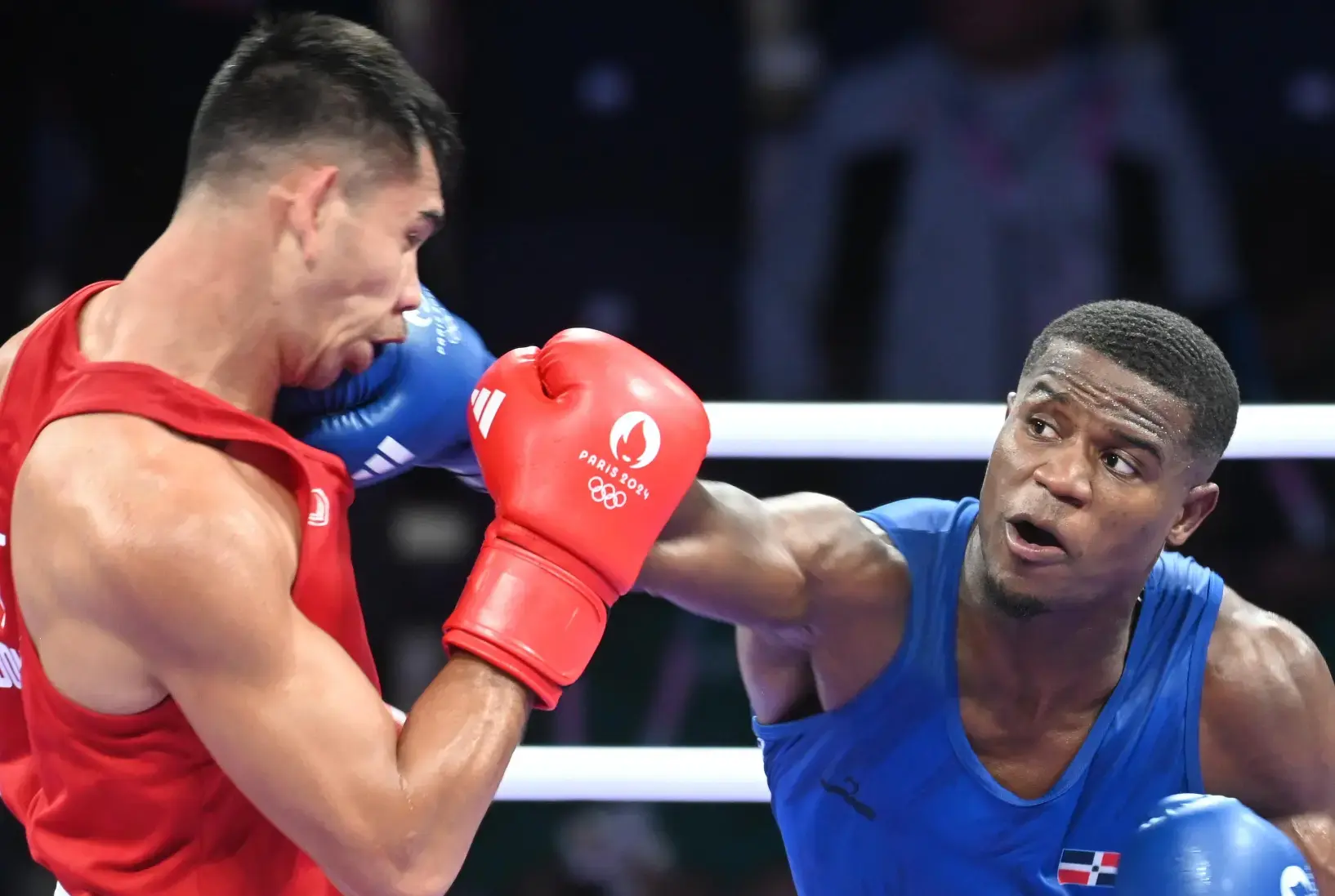 Cristian Pinales brilla en su debut olímpico con una contundente victoria