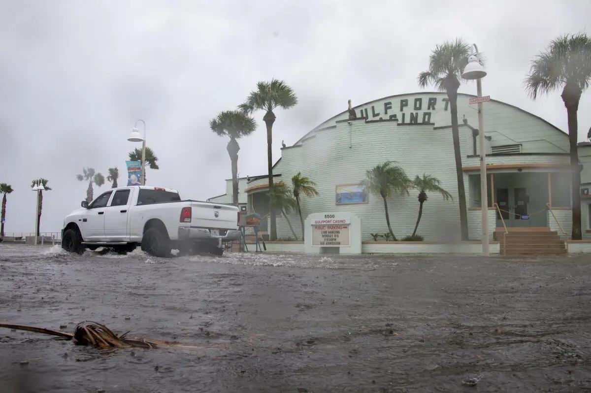 Huracán Debby Toca Tierra en Florida y Amenaza con Inundaciones Catastróficas