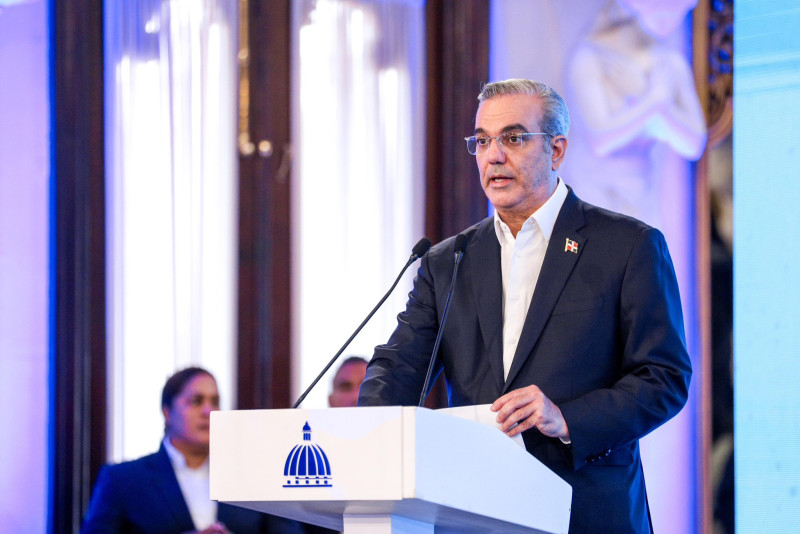 Luis Abinader presenta propuesta de reforma constitucional para proteger la democracia dominicana