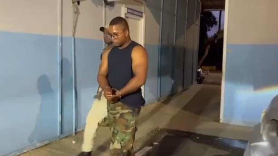 Ministerio Público acusa a cabo de la Armada por porte ilegal de arma y muerte de médico