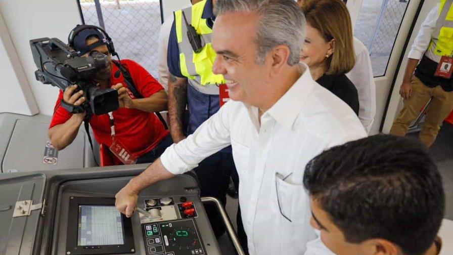 Luis Abinader prueba el nuevo monorriel de Santiago y destaca su impacto en el desarrollo urbano