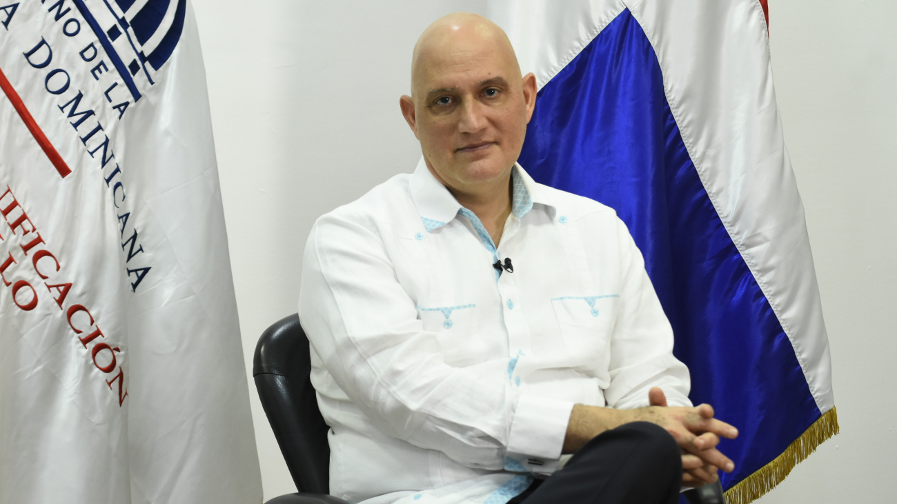 Ministro de Economía apuesta por reforma fiscal para aumentar presión tributaria a largo plazo