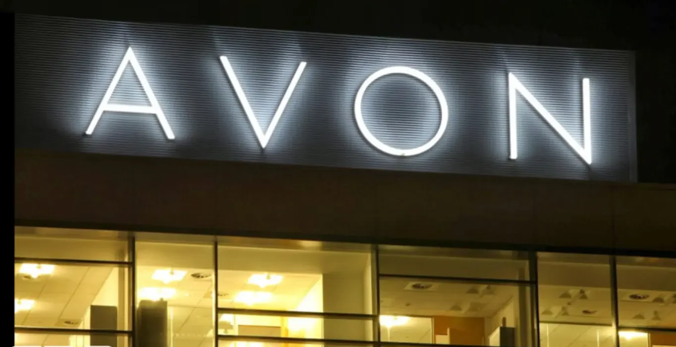 Avon se Declara en Quiebra en EE. UU. para Enfrentar Crisis Legal y Financiera