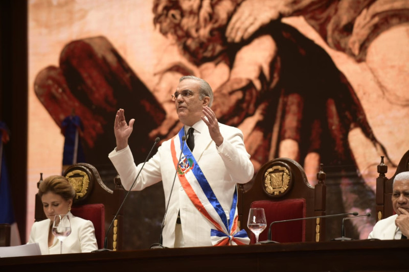 Luis Abinader promete estabilidad, crecimiento y reformas en su discurso de toma de posesión