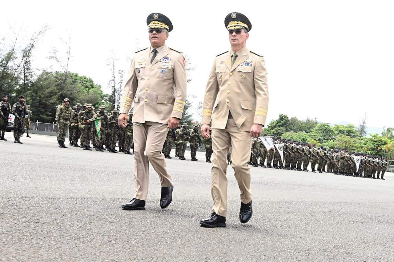 Nuevos Comandantes Generales del Ejército y la Fuerza Aérea Asumen Mando en RD