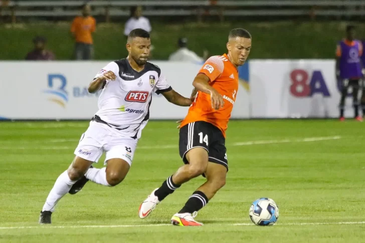 Moca FC y Cibao FC Empatan Sin Goles en Intenso Primer Duelo de Semifinales de la LDF