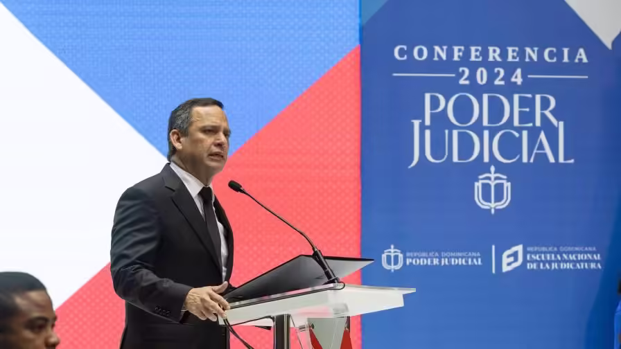 Luis Henry Molina destaca la importancia de una justicia accesible y fundamentada en la Constitución