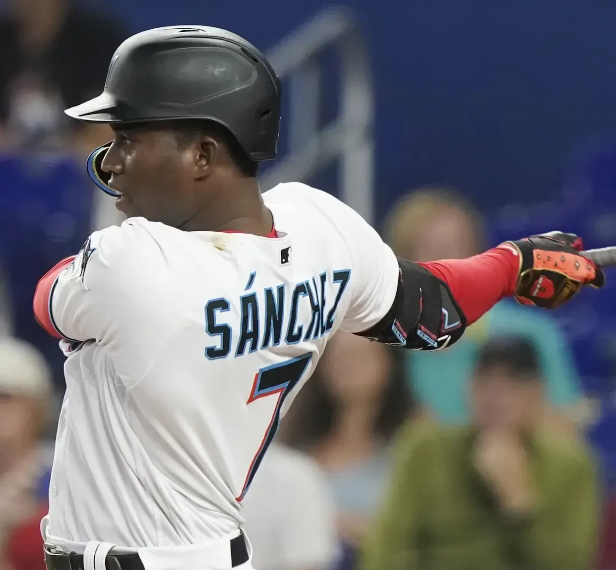 Resumen de la Jornada MLB: Dominicanos Destacan y Equipos Luchan por los Playoffs