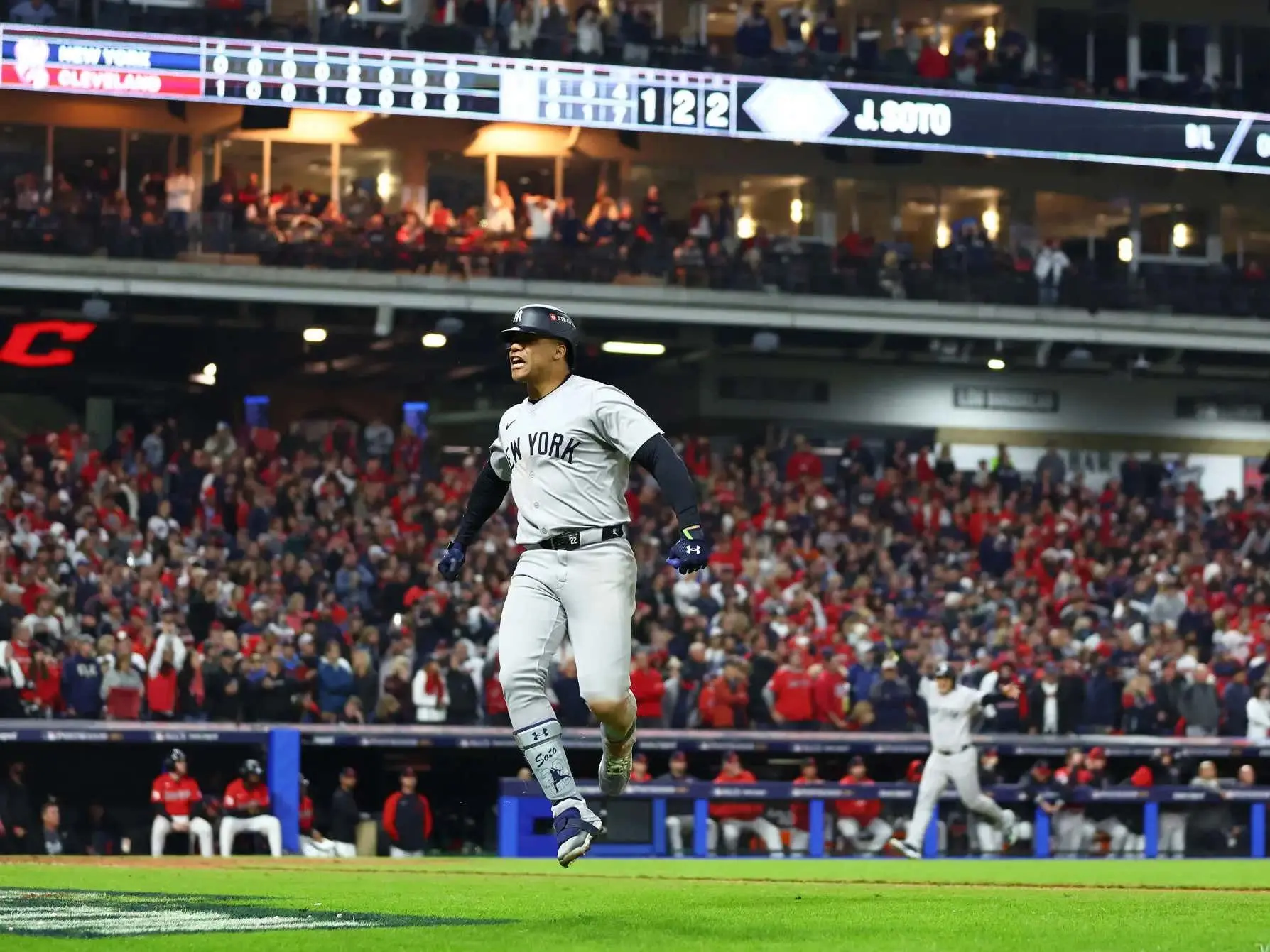 Juan Soto Lleva a los Yankees a la Serie Mundial: La Afición Pide Su Permanencia en Nueva York