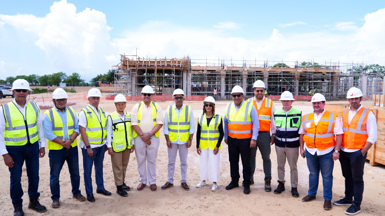 Ministro de Energía visita proyecto solar Cotoperí en La Romana, que suplirá 95,400 hogares
