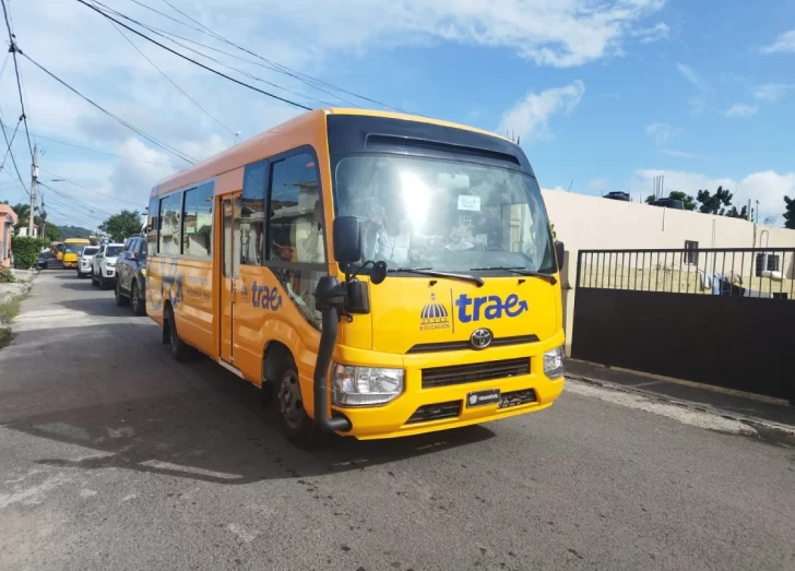 Ministerio de Educación de RD declara desierta licitación para el transporte escolar por incumplimiento de proveedores