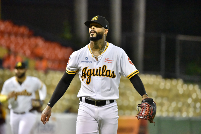 Águilas dejan en el terreno a las Estrellas 4-3 con base por bolas