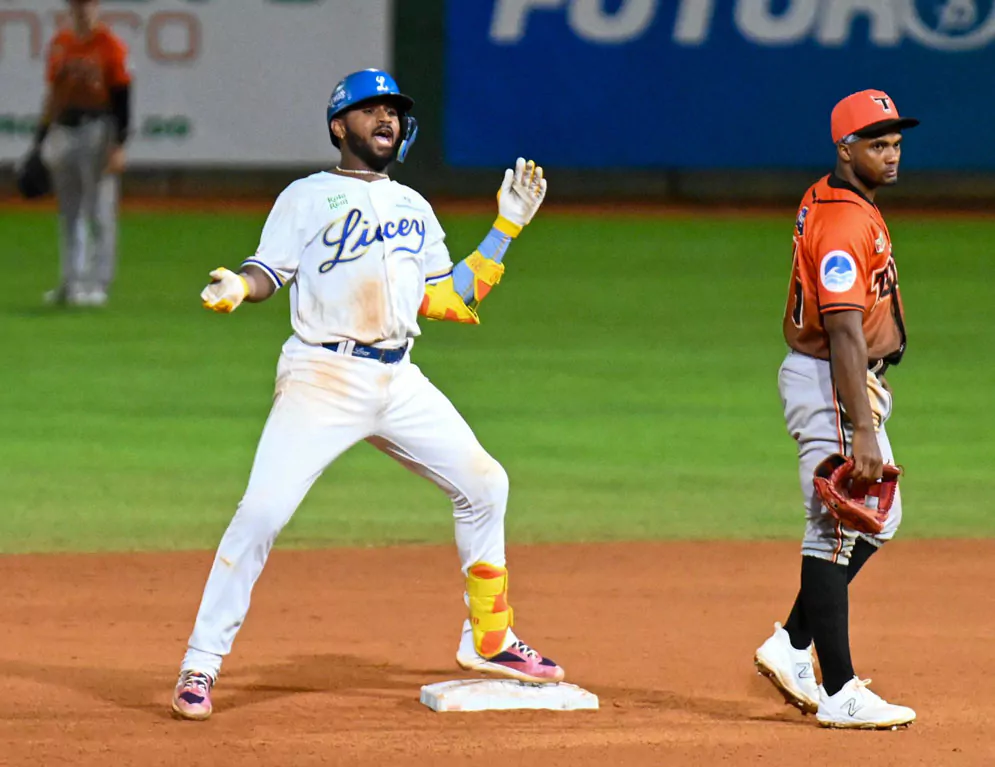 Tigres del Licey vencen 8-6 a los Toros del Este con gran actuación de Liover Peguero