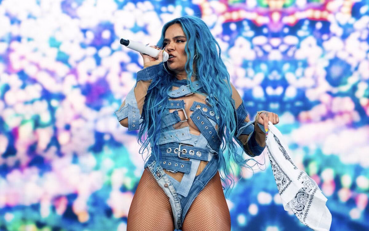 Karol G Inaugura Nuevos Negocios en Medellín con la Presencia de Celebridades